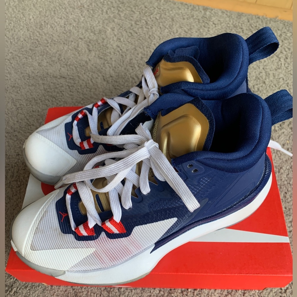 Jordan’s sneakers excellent condition size 5Y